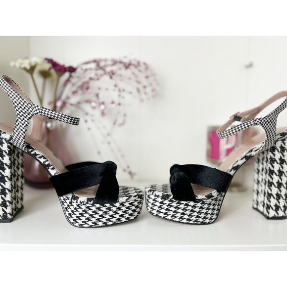 Betsey Johnson Melanni Houndstooth Block Heel Platform Sandal Black White 11 NIB - Picture 4 of 13